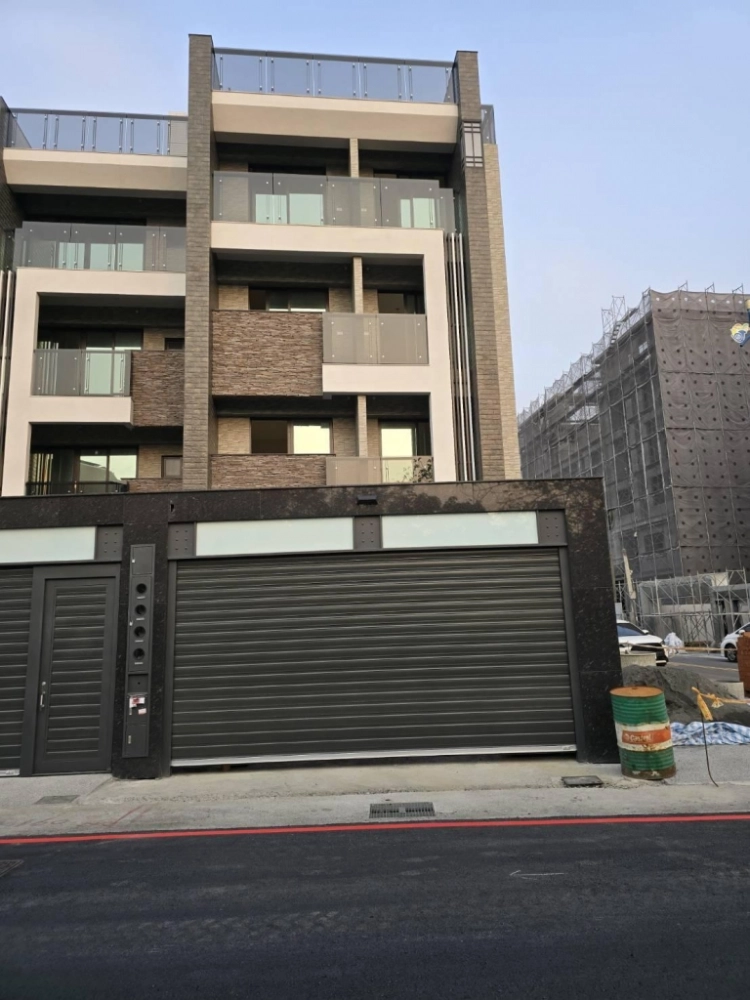 新房屋頂樓做修飾