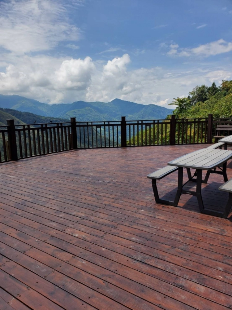 戶外楠方松休憩平台施工