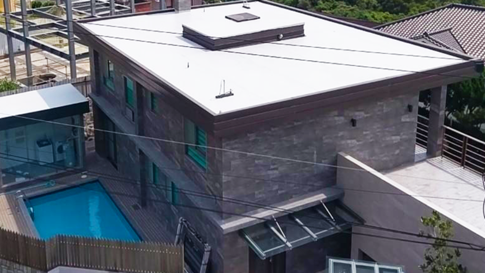 泳池防水如何選？SOPREMAPOOL -【防水+表面材】一舉兩得 !