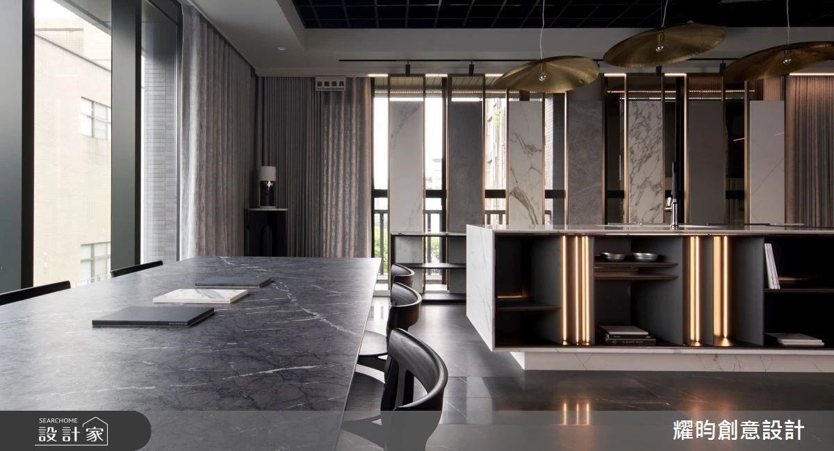 廚房中島可以這樣玩！重點式陳列石材，打破你的空間印象