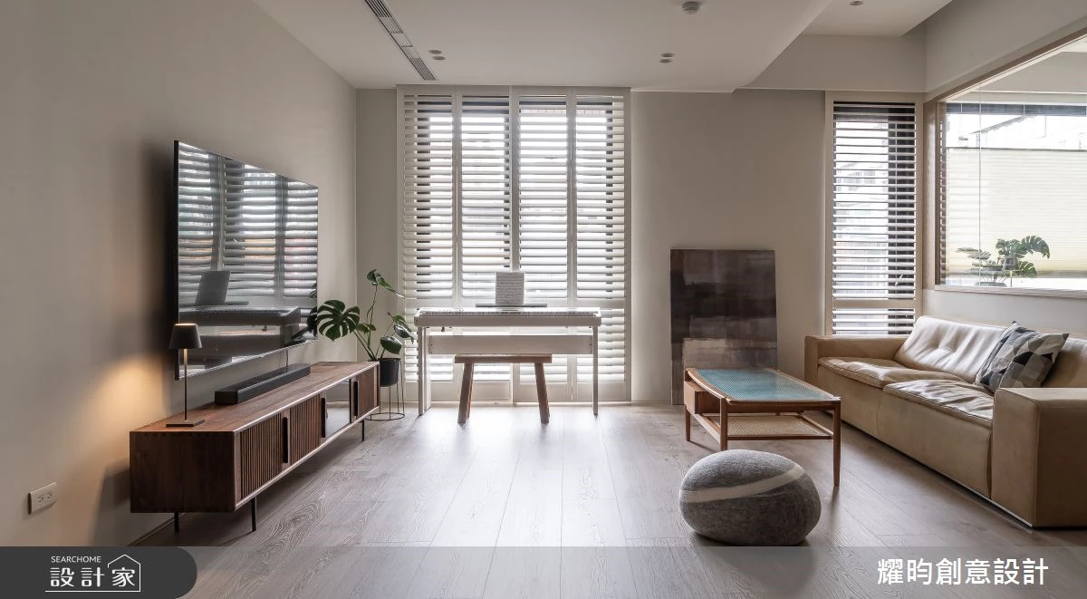 輕淺色調與木質感的相遇，幻化成互動感十足的親子北歐宅