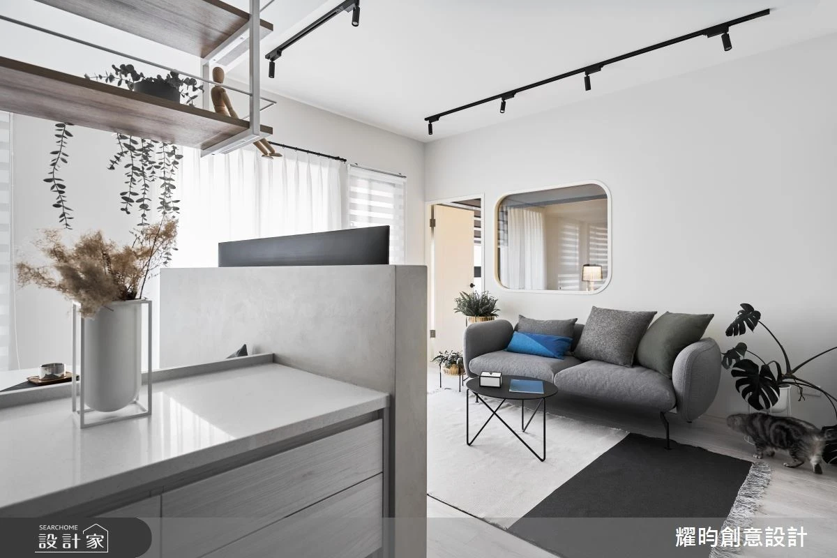 19坪小宅這樣規劃坪效Double up!二進式大玄關藏海量收納，自定義電視牆優化動線還附帶居家咖啡廳