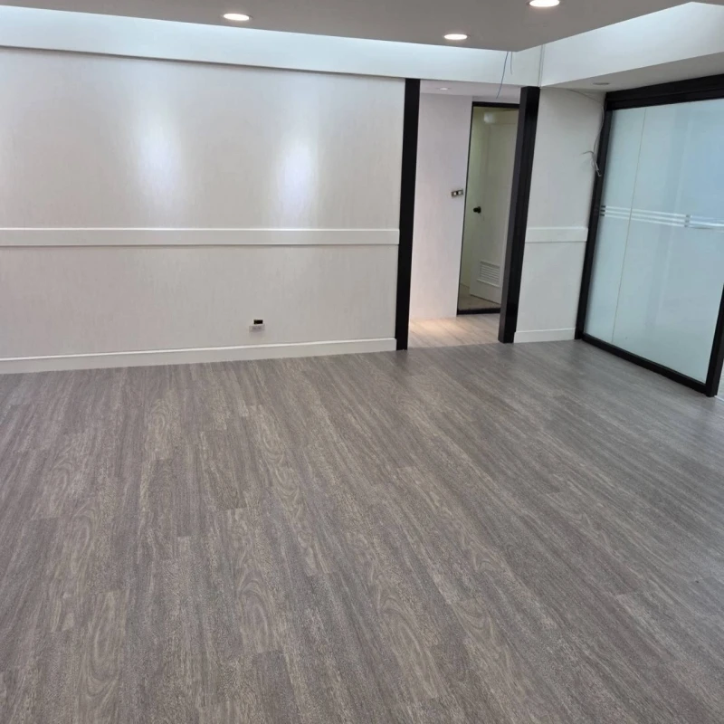 恭賀北市復興南路店面(壁紙+窗簾+塑膠地板)工程完工｜台北窗簾安裝
