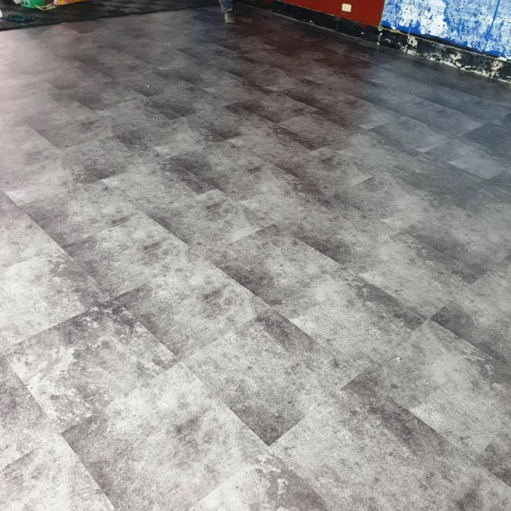(二)塑膠地板