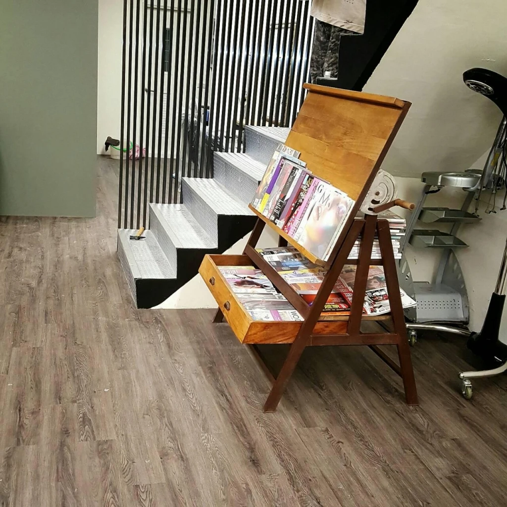 (二)塑膠地板