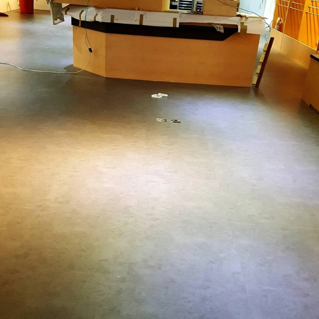 (二)塑膠地板