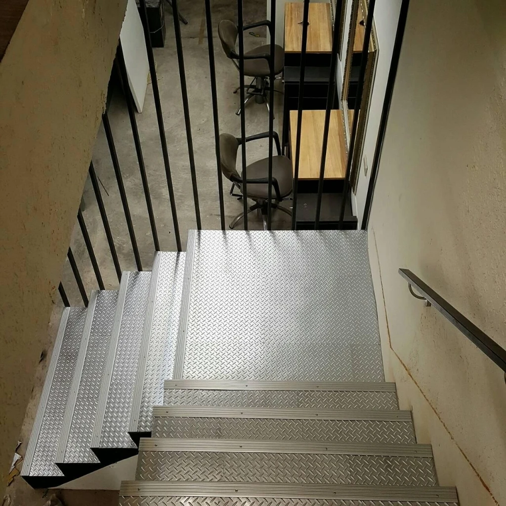 (二)塑膠地板