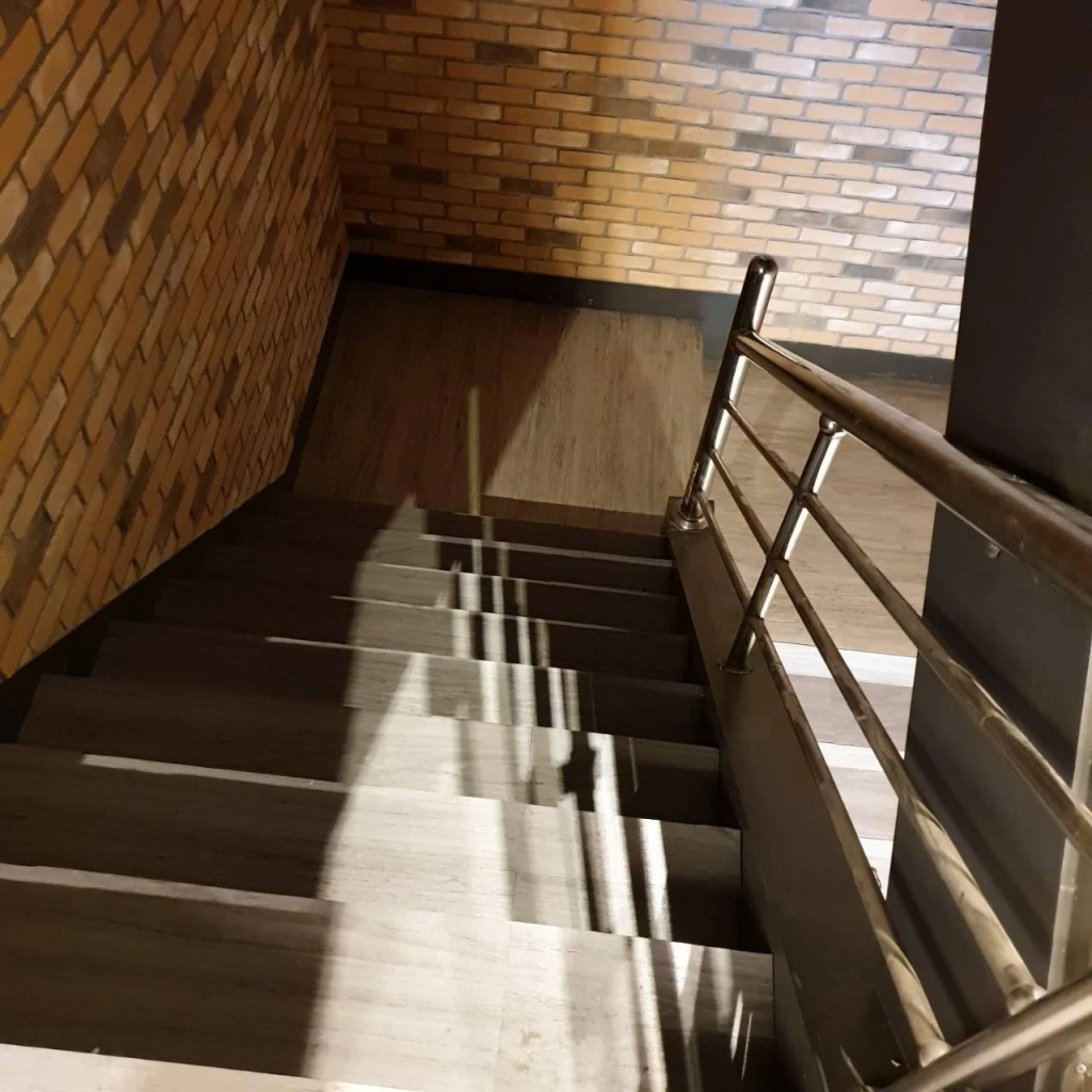(二)塑膠地板