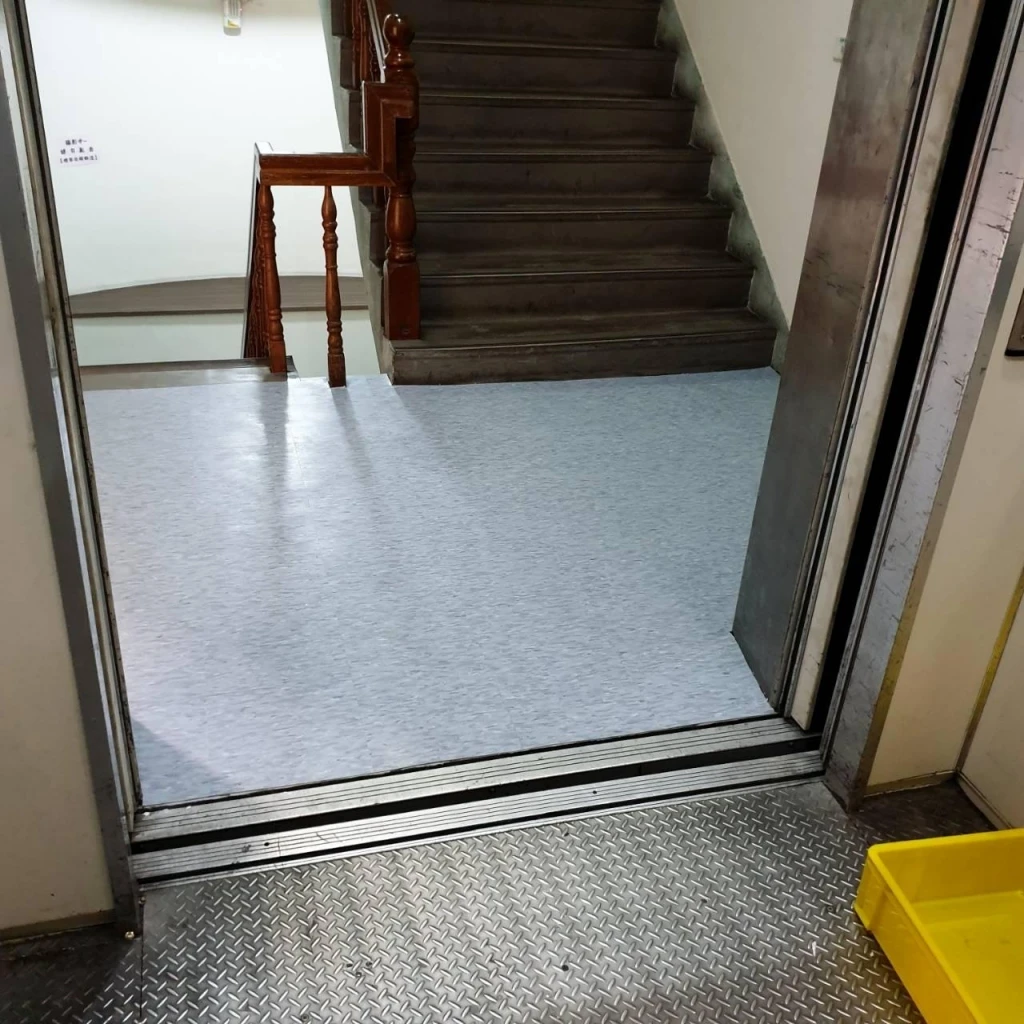 (二)塑膠地板