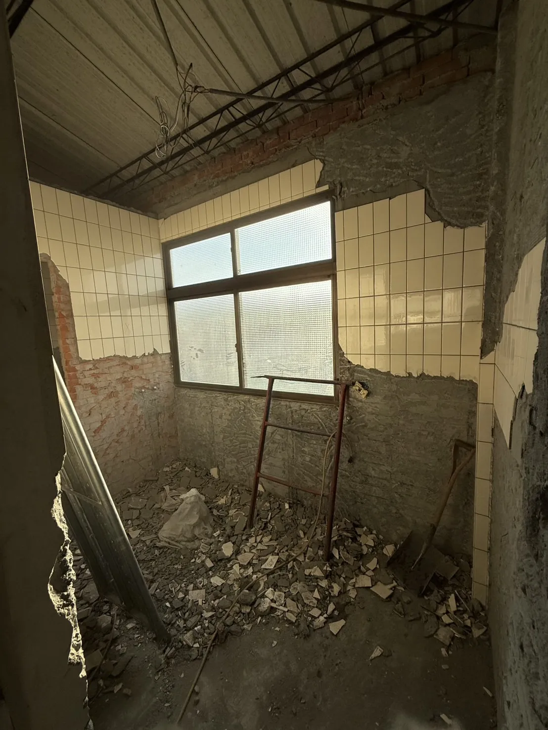 四五十年的房子，撐過了921大地震，也該讓它換換裝了