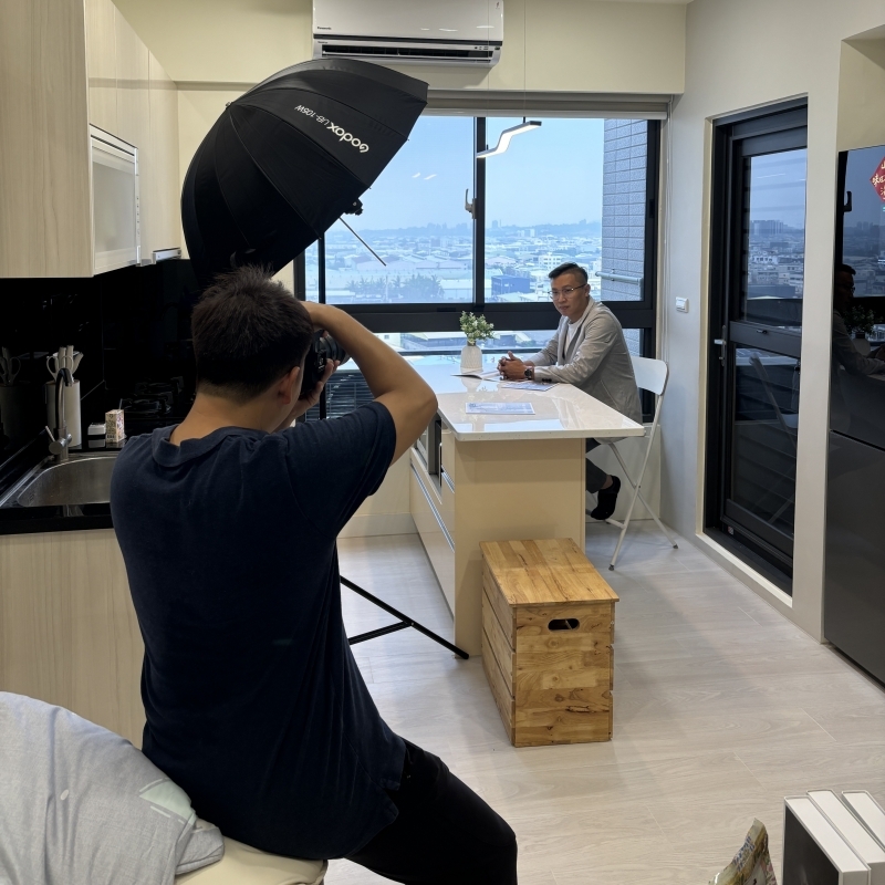 采紘忙什麼·采紘忙拍照