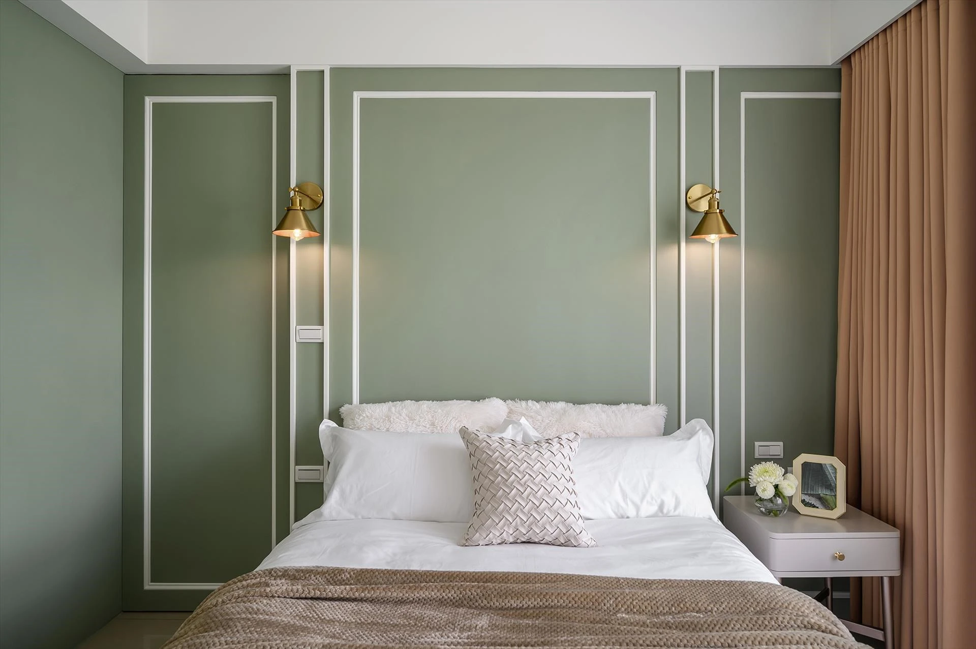 18 種床頭牆面的設計方法，讓你的臥室高雅又舒適，提升睡眠品質