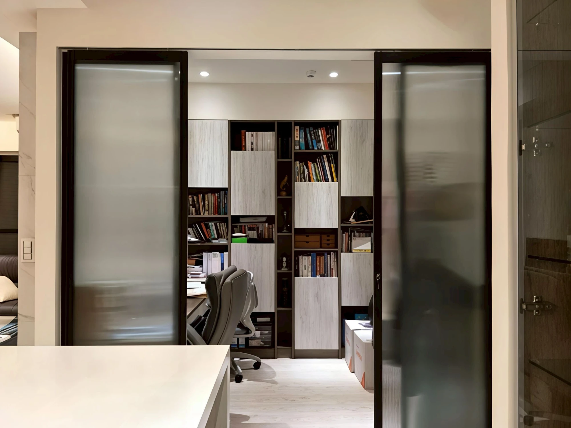 【崑庭】木質暖調 × 金光點綴