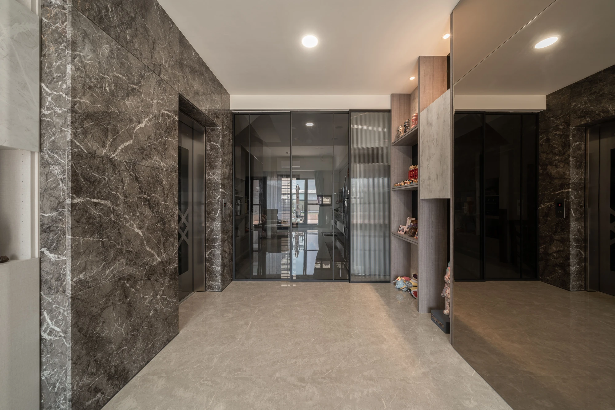 冷灰石紋 × 俐落線條