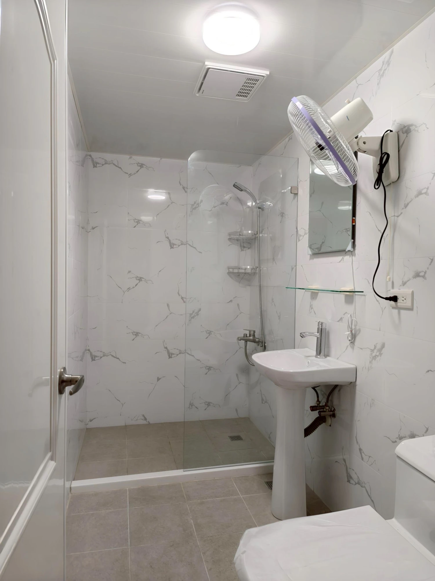 暖白木質 × 自然留白