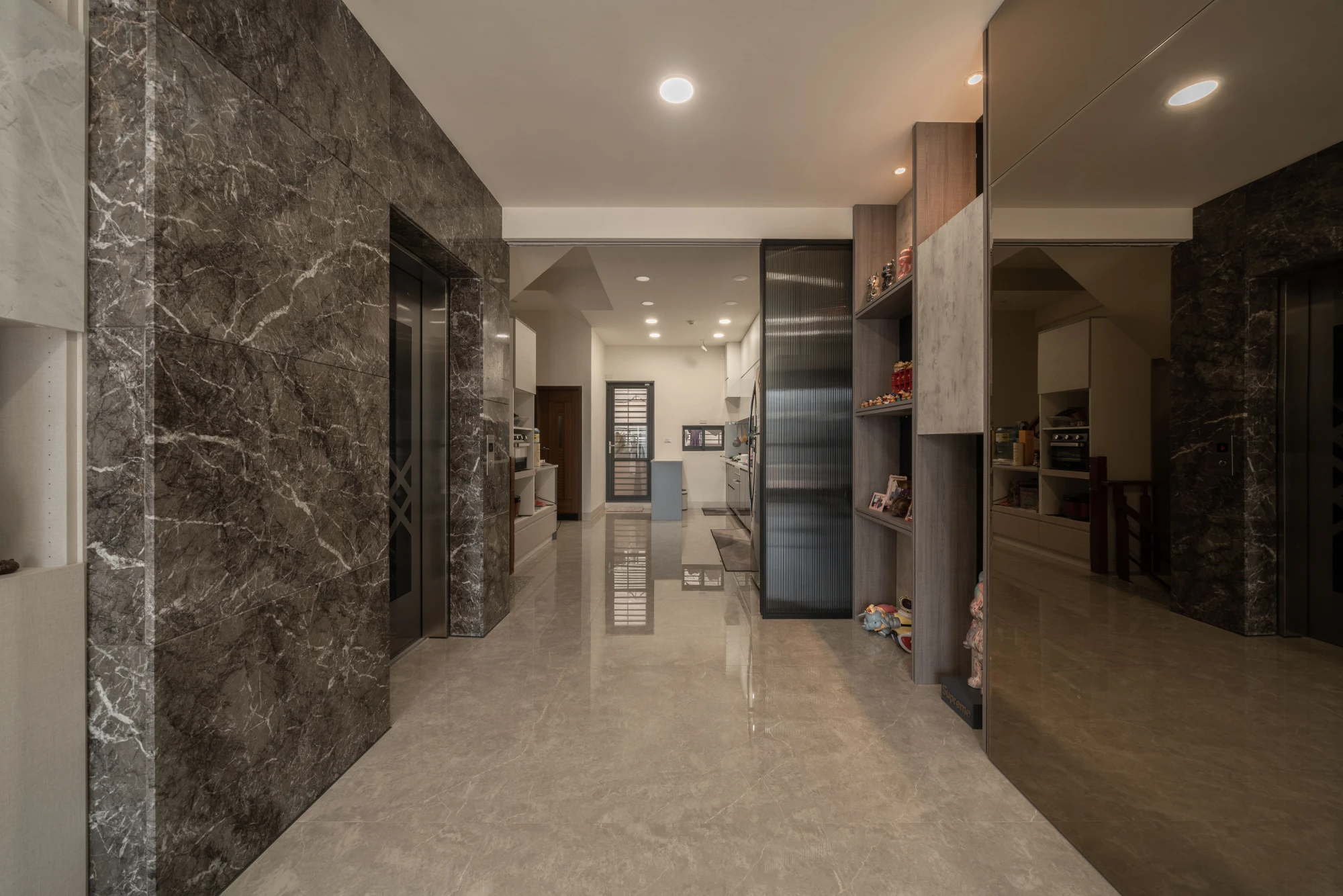 冷灰石紋 × 俐落線條