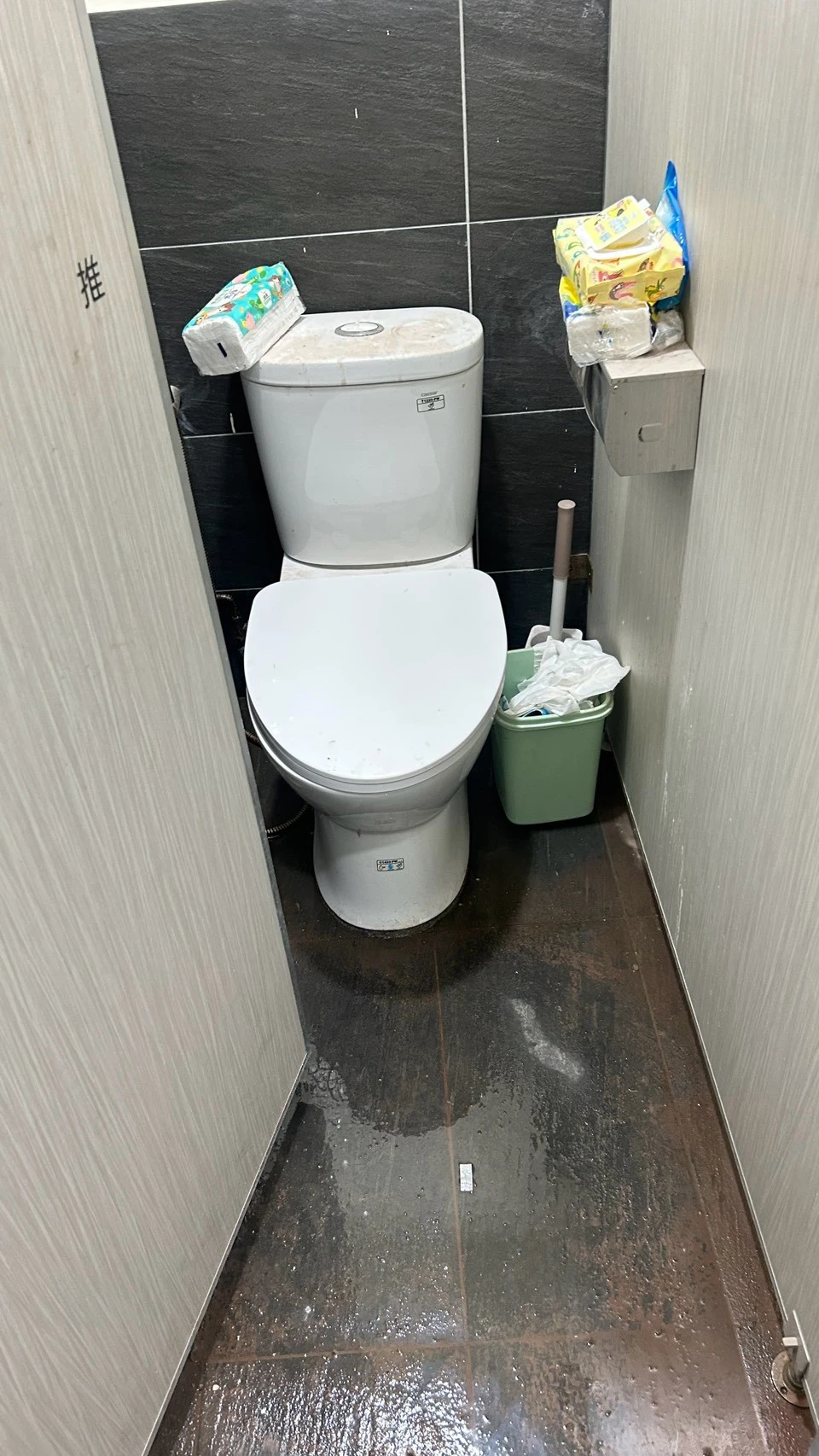 商業空間/台中市/西區/健行路/裝修中/細緻清潔前