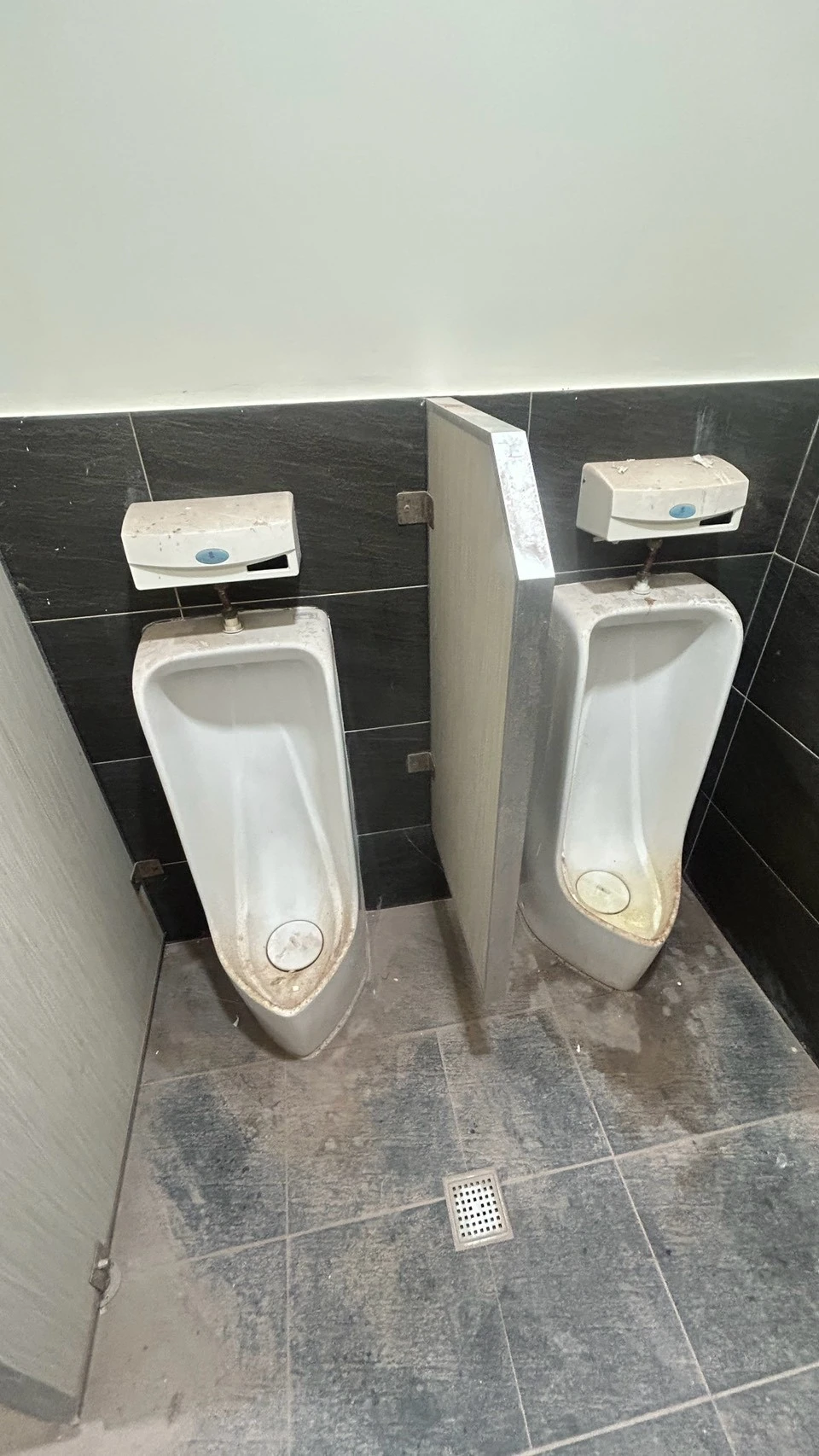 商業空間/台中市/西區/健行路/裝修中/細緻清潔前