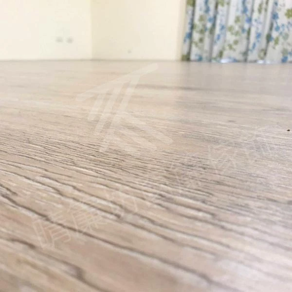 【遮調光捲簾】【全遮光窗簾】【方形藝術木軌】【印花半遮光窗簾布】【2.0塑膠地磚】大村透天住宅案