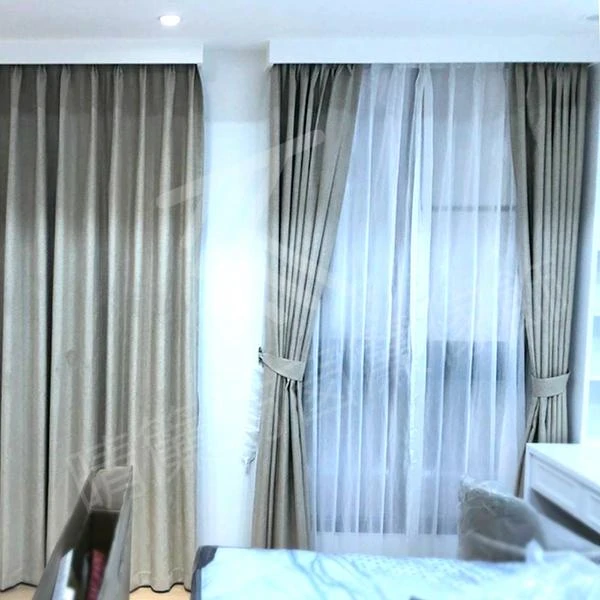 【進口無縫遮光布】【進口無縫窗紗】【雙重奏風琴簾】【無縫全遮光窗簾布】【遮、調光捲簾】【50mm布T木百葉】溫馨住宅案