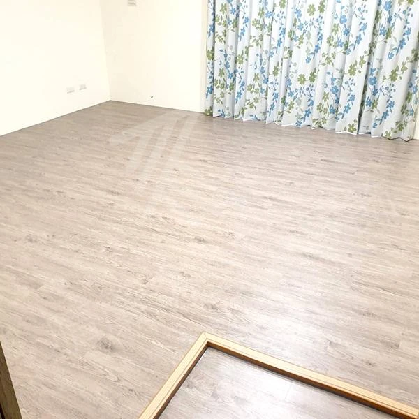 【遮調光捲簾】【全遮光窗簾】【方形藝術木軌】【印花半遮光窗簾布】【2.0塑膠地磚】大村透天住宅案