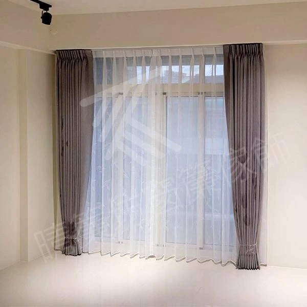 【麻織面調光捲簾】【燙金遮光布】【條紋窗紗】【雙重奏風琴簾】【進口窗紗】【素色遮光捲簾】【棉麻遮光布】【拼色印花遮光布】