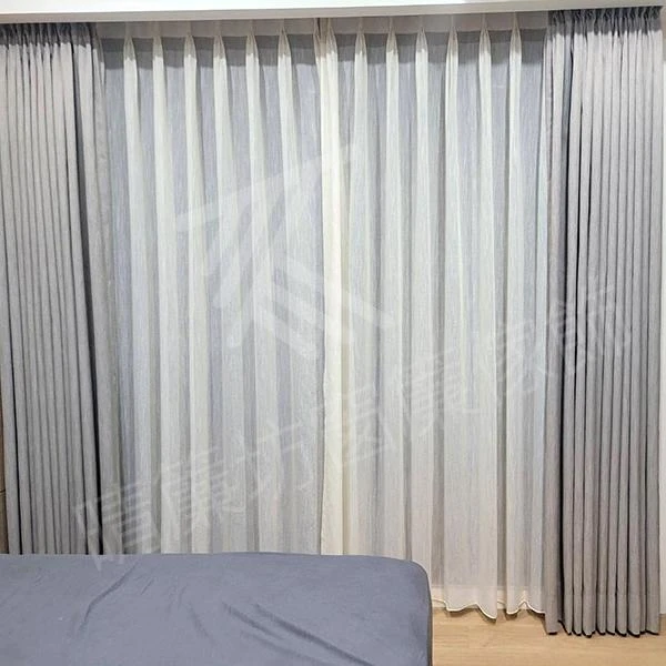 【進口無縫遮光布】【進口無縫窗紗】【雙重奏風琴簾】【無縫全遮光窗簾布】【遮、調光捲簾】【50mm布T木百葉】溫馨住宅案