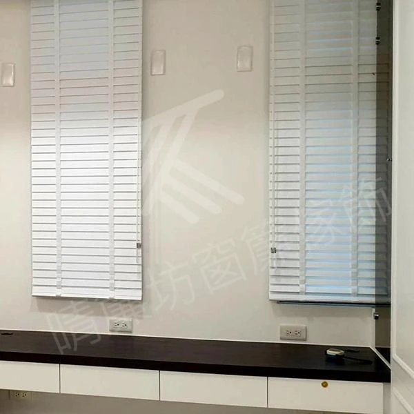 【半遮光窗簾布】【仿麻繡面窗紗】【coulisse白色木百葉】【床頭菱形皮革造型牆】【遮調光捲簾】員林透天住宅案