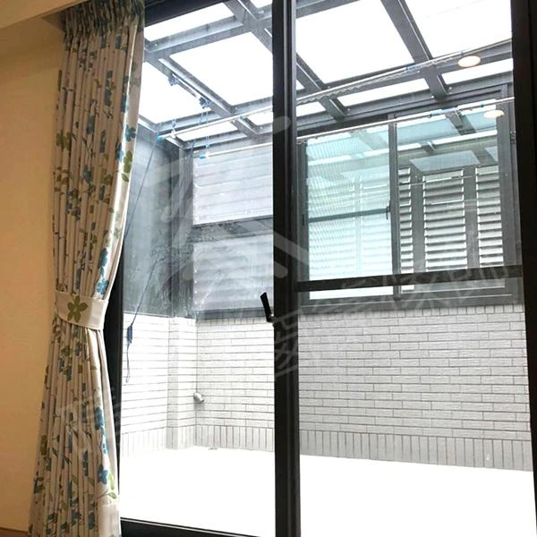【遮調光捲簾】【全遮光窗簾】【方形藝術木軌】【印花半遮光窗簾布】【2.0塑膠地磚】大村透天住宅案