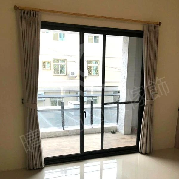 【遮調光捲簾】【全遮光窗簾】【方形藝術木軌】【印花半遮光窗簾布】【2.0塑膠地磚】大村透天住宅案