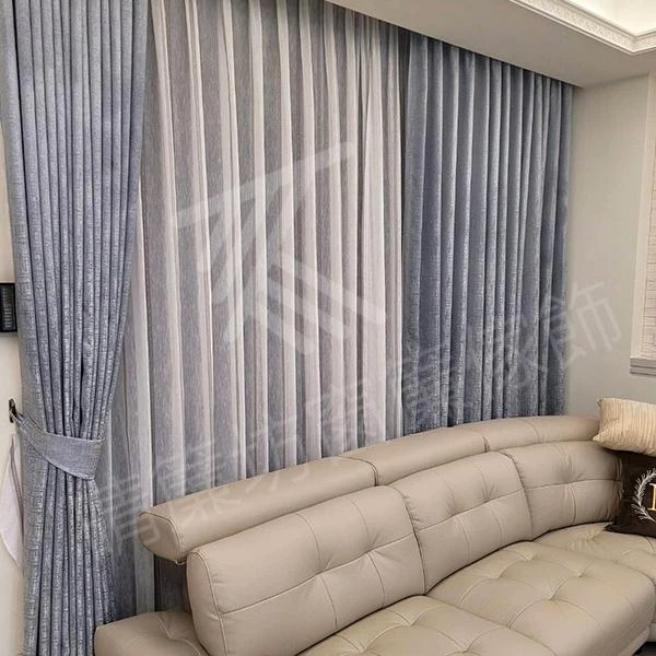 【進口無縫遮光布】【進口無縫窗紗】【雙重奏風琴簾】【無縫全遮光窗簾布】【遮、調光捲簾】【50mm布T木百葉】溫馨住宅案