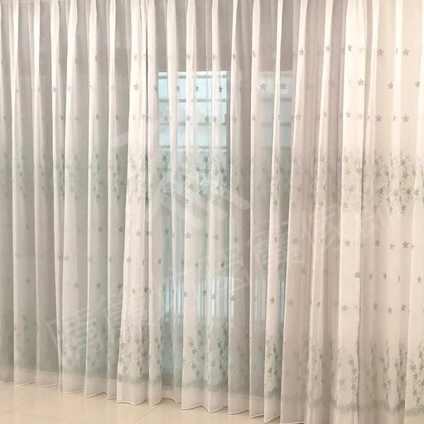 【半遮光窗簾布】【仿麻繡面窗紗】【coulisse白色木百葉】【床頭菱形皮革造型牆】【遮調光捲簾】員林透天住宅案