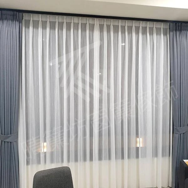 【半遮光窗簾布】【白色條紋窗紗】【方形藝術木軌】【遮調光捲簾】彰化陳先生住宅案