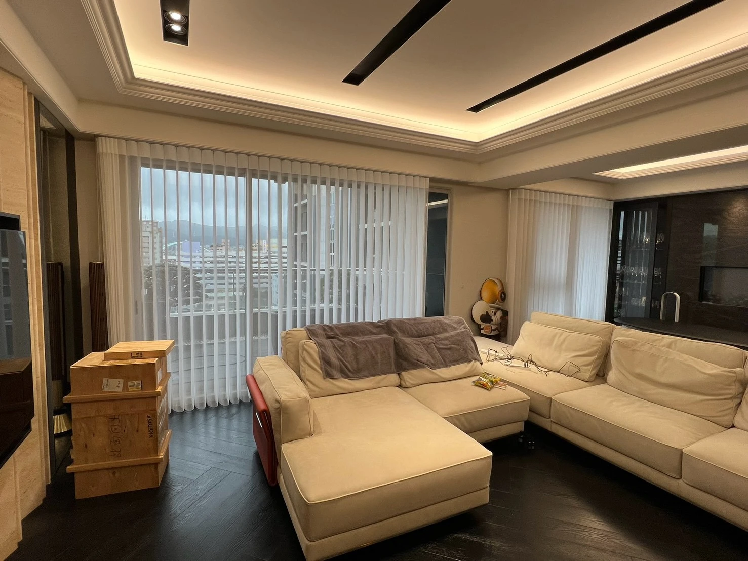 Hunter Douglas