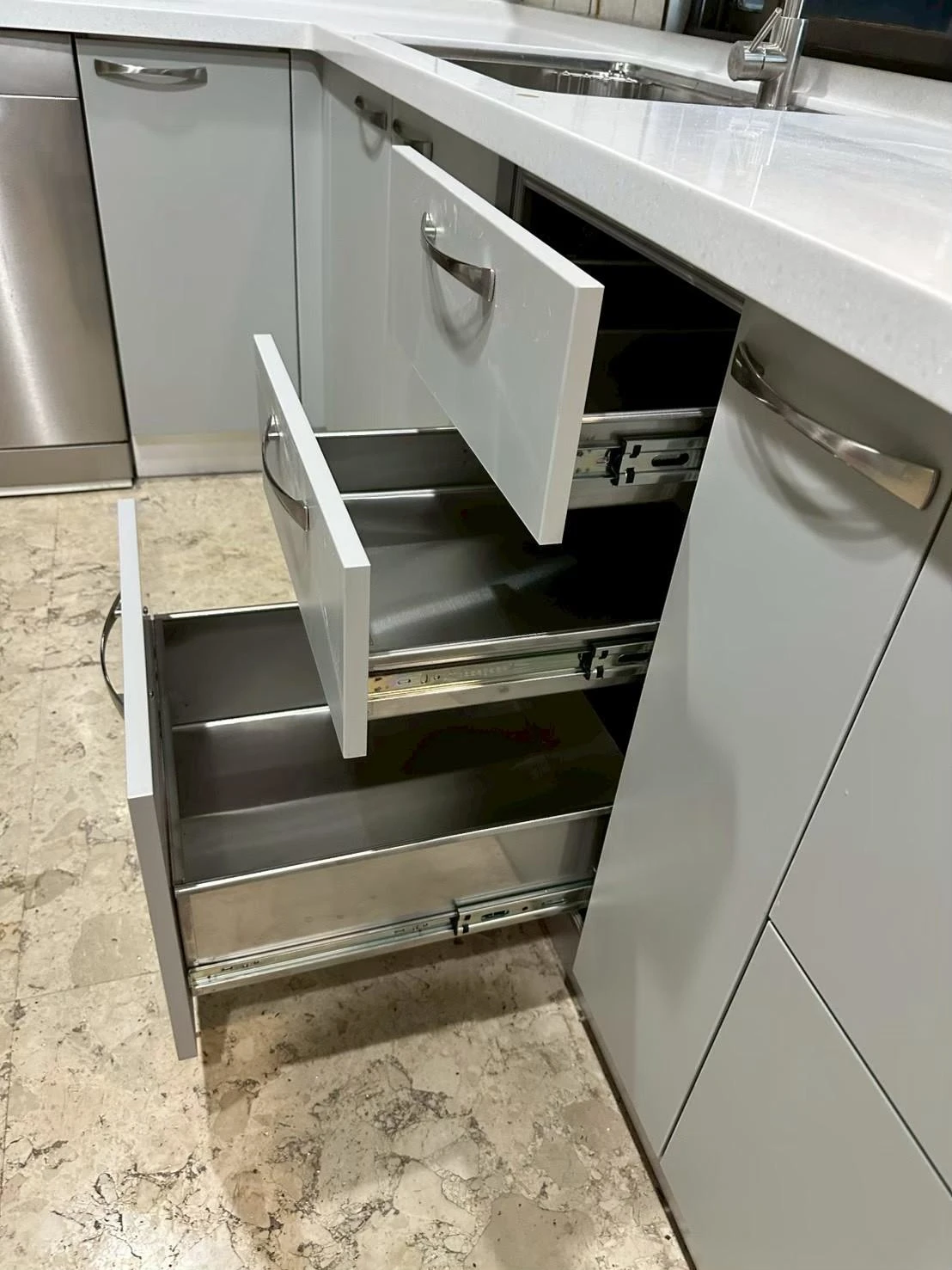 桃園八德區L型廚具(下櫃重做 上櫃延用)