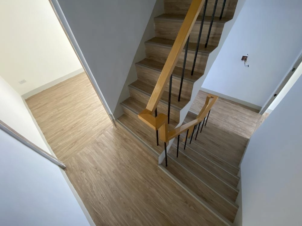 塑膠石塑卡扣地板