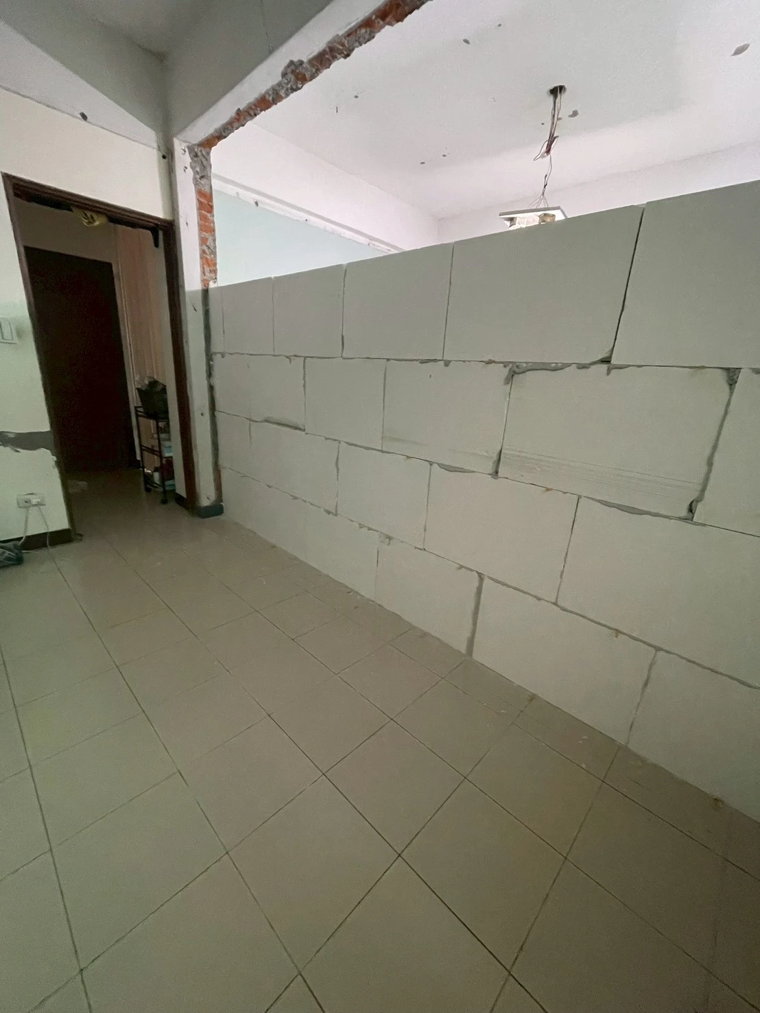 防潮石膏磚｜詳細資訊請洽右側電話或 LINE