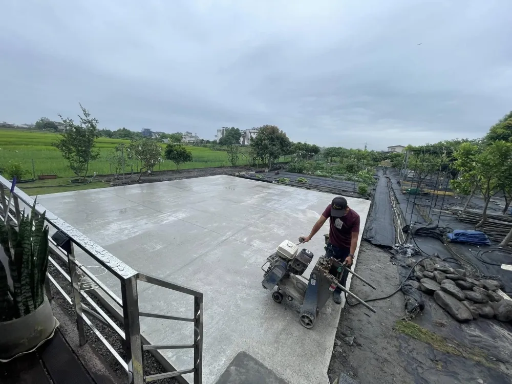 移植、整地、水泥平台施工
