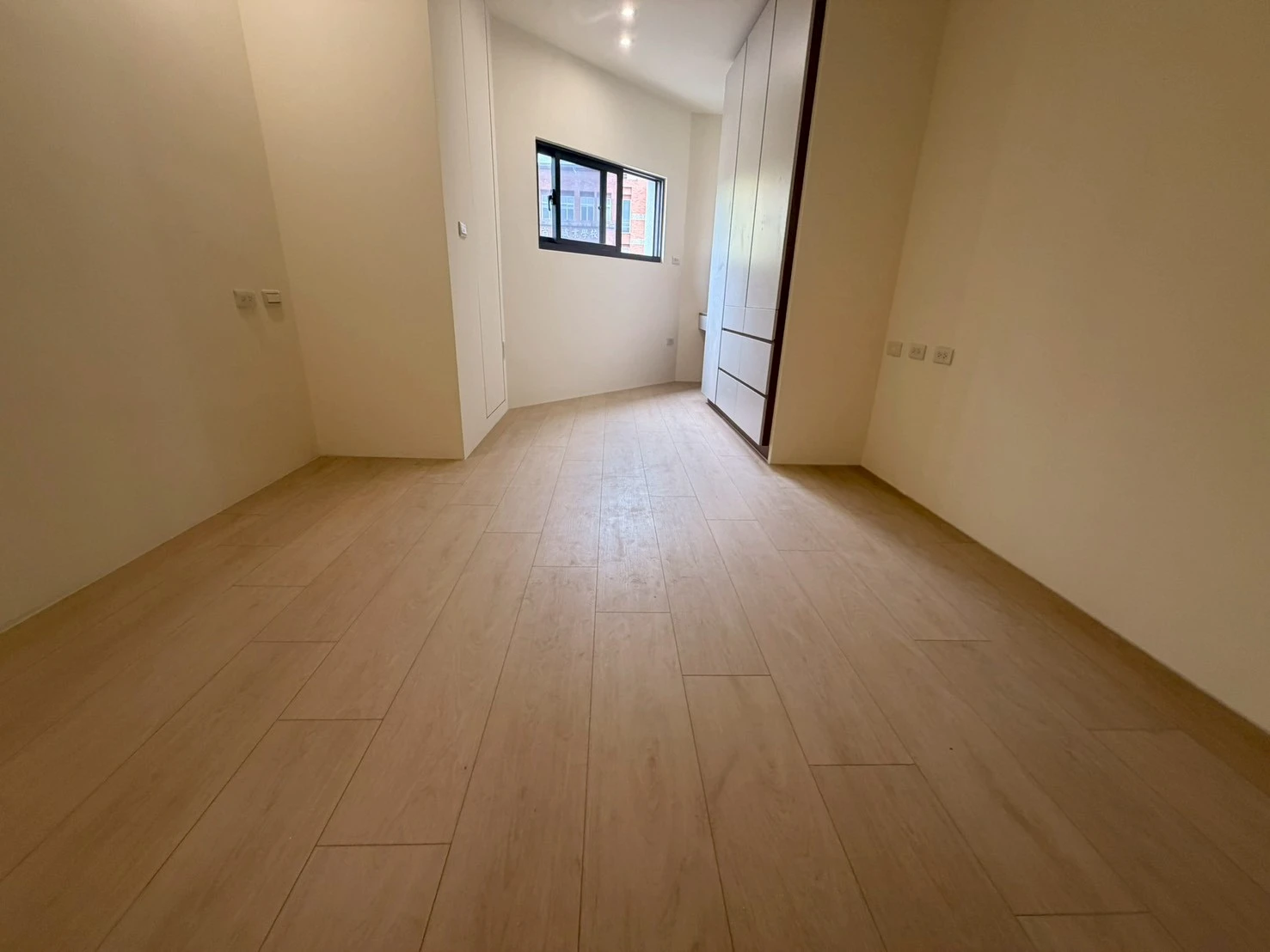 斗六 建材行沈老闆 N51515、51561、51562、S51501象牙白、岩灰