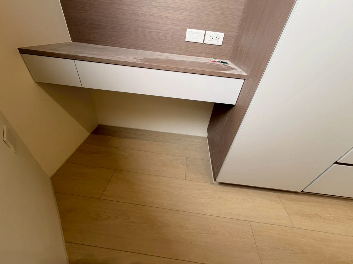 斗六 建材行沈老闆 N51515、51561、51562、S51501象牙白、岩灰