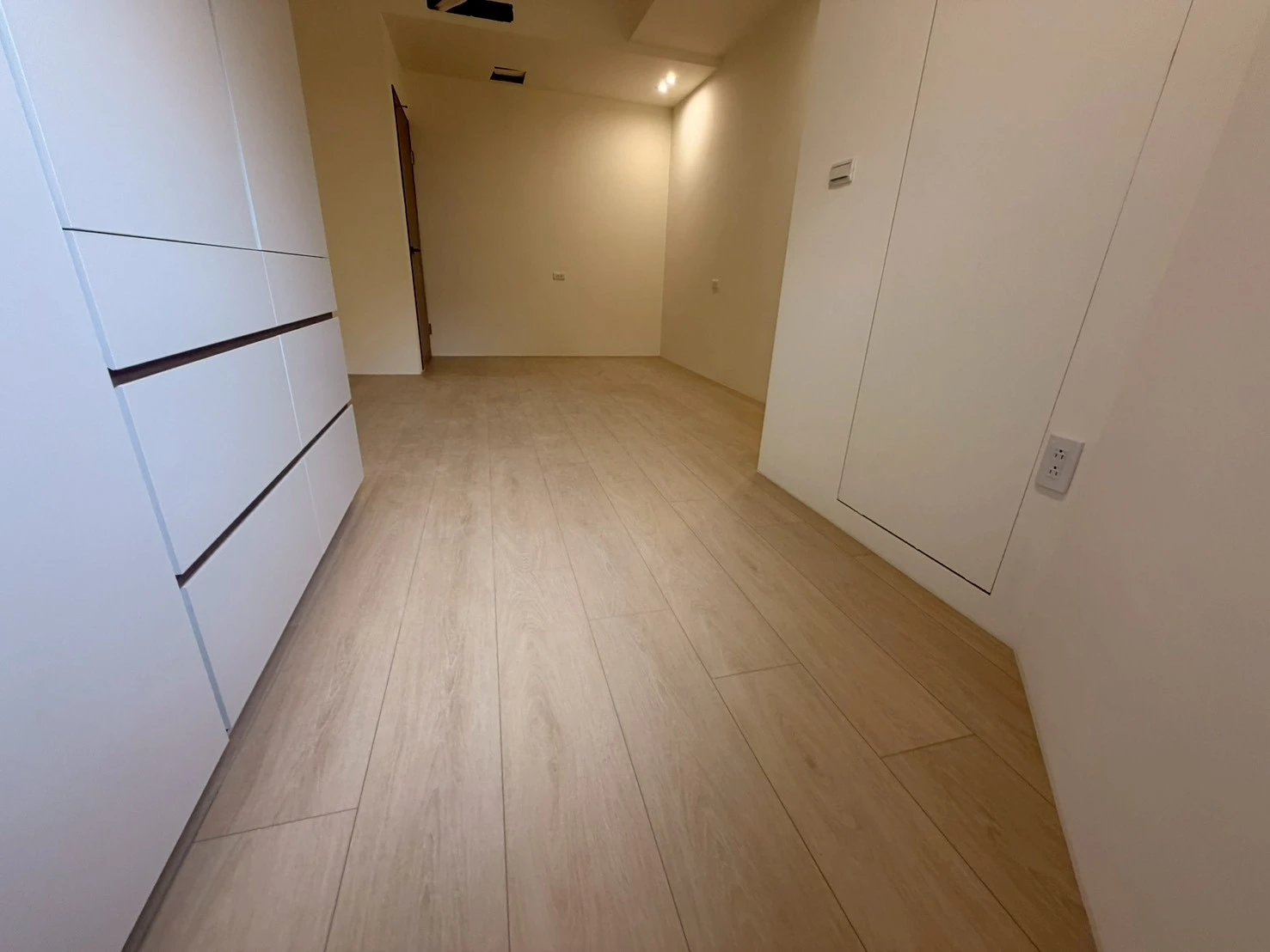 斗六 建材行沈老闆 N51515、51561、51562、S51501象牙白、岩灰