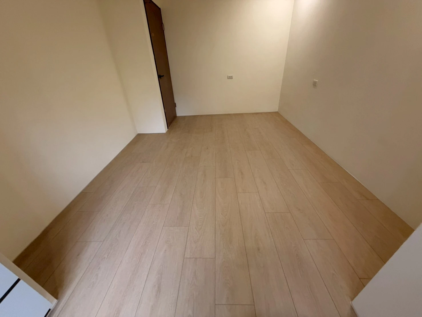 斗六 建材行沈老闆 N51515、51561、51562、S51501象牙白、岩灰