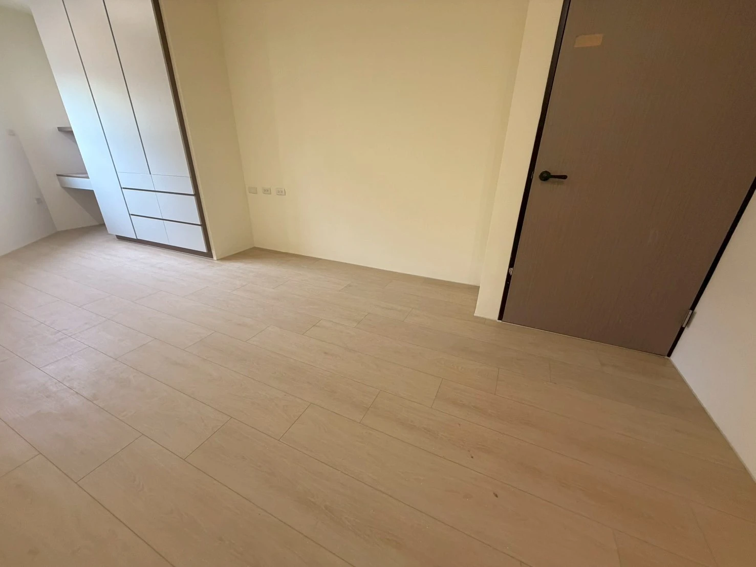 斗六 建材行沈老闆 N51515、51561、51562、S51501象牙白、岩灰