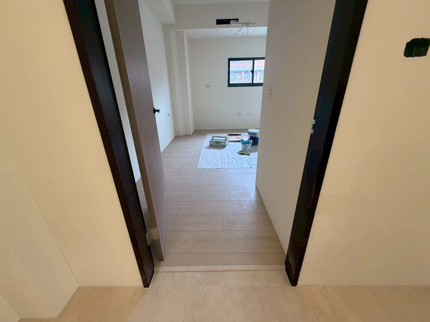 斗六 建材行沈老闆 N51515、51561、51562、S51501象牙白、岩灰