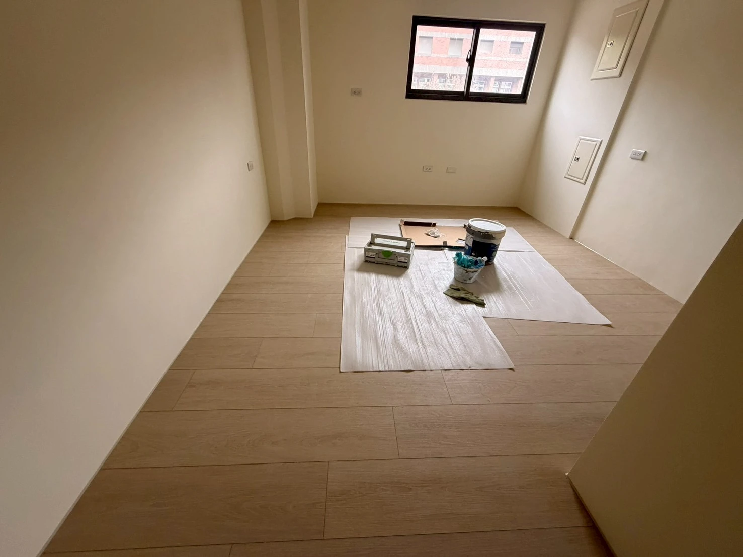 斗六 建材行沈老闆 N51515、51561、51562、S51501象牙白、岩灰