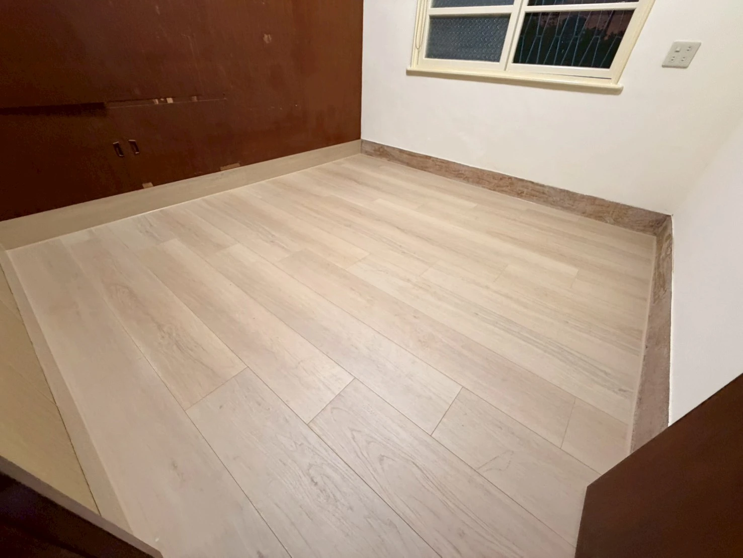 富健家LN0815、0819暗米、岩灰