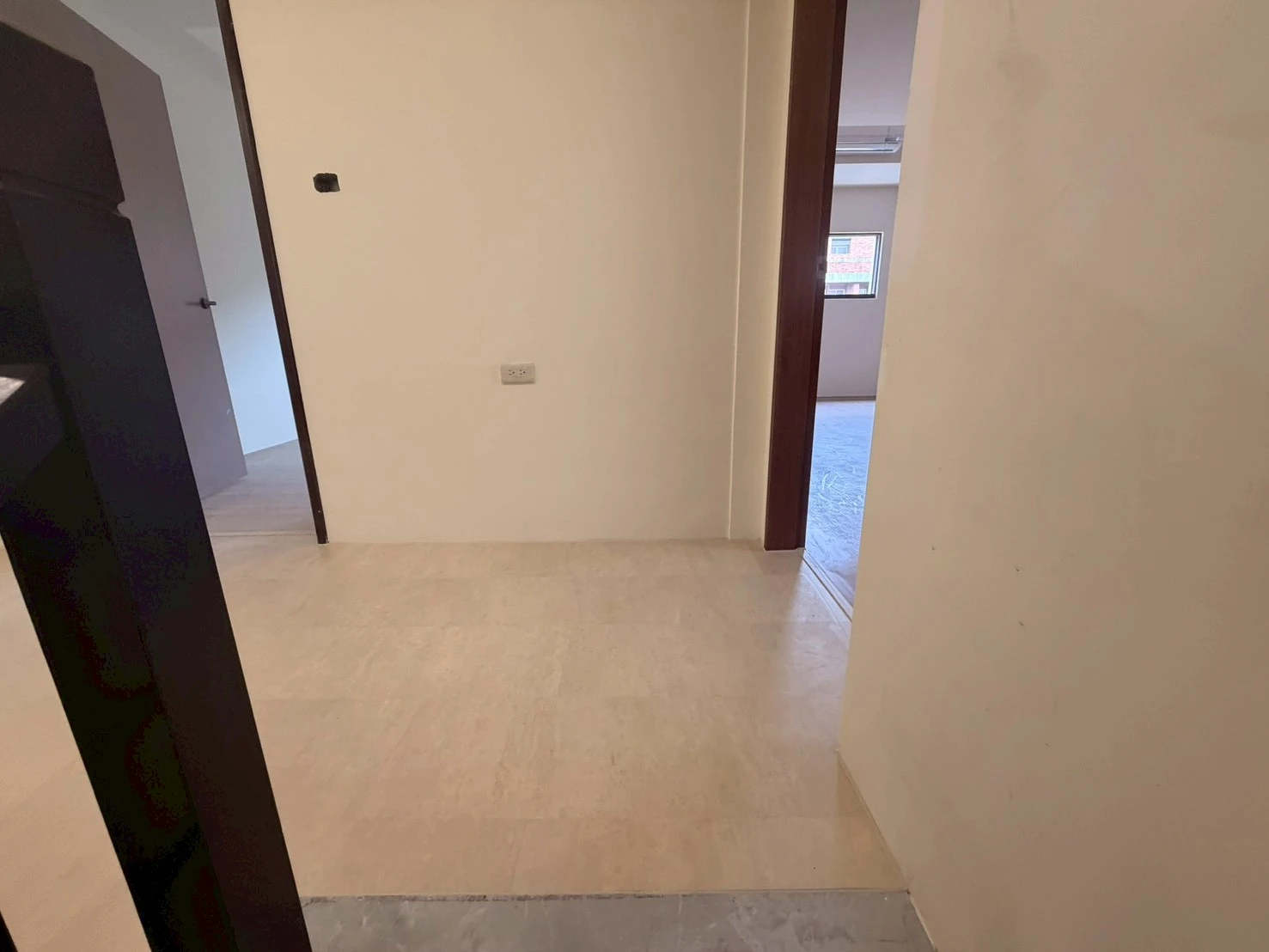 斗六 建材行沈老闆 N51515、51561、51562、S51501象牙白、岩灰