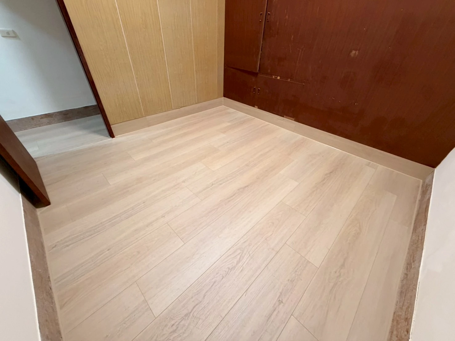 富健家LN0815、0819暗米、岩灰