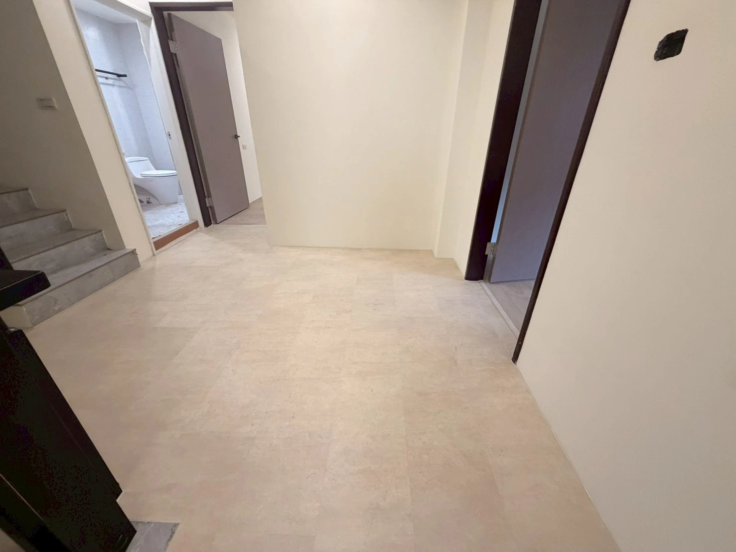 斗六 建材行沈老闆 N51515、51561、51562、S51501象牙白、岩灰