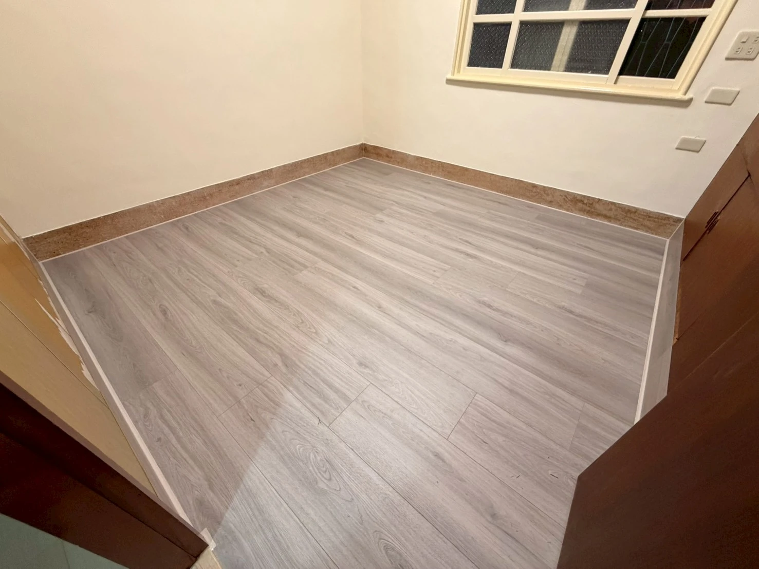 富健家LN0815、0819暗米、岩灰